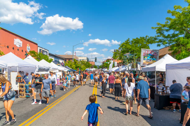 Community gathering reflecting Coelocaliente’s connection through local events