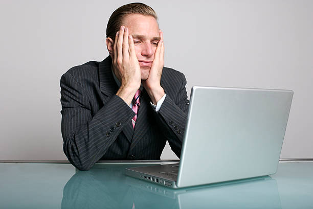 User facing login or withdrawal issues on online casino platform – possible scam warning.
